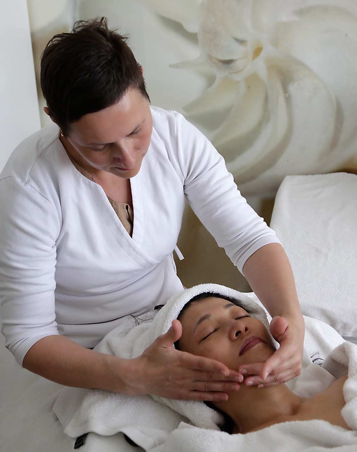 Releasing stress with Facial Reflexology