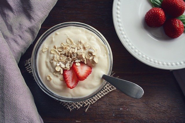 Yoghurt and fibre for good gut health