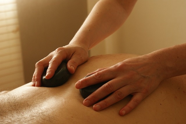 What are the Benefits of a Hot Stone Massage?