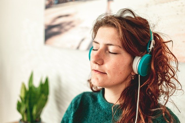 how to use sleep music for a better night's sleep