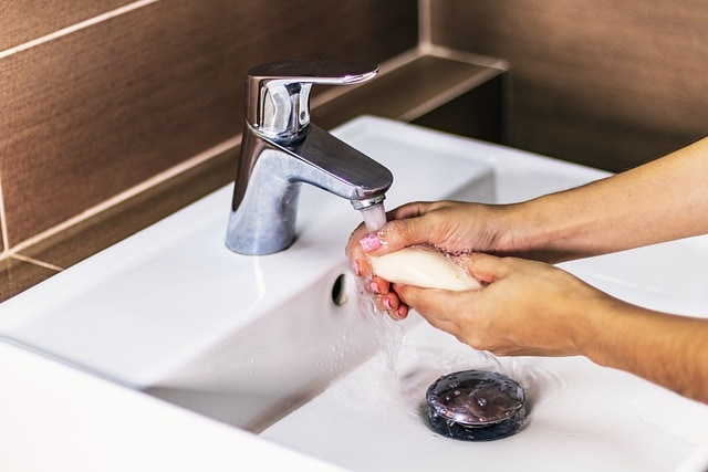 wash hands like a doctor