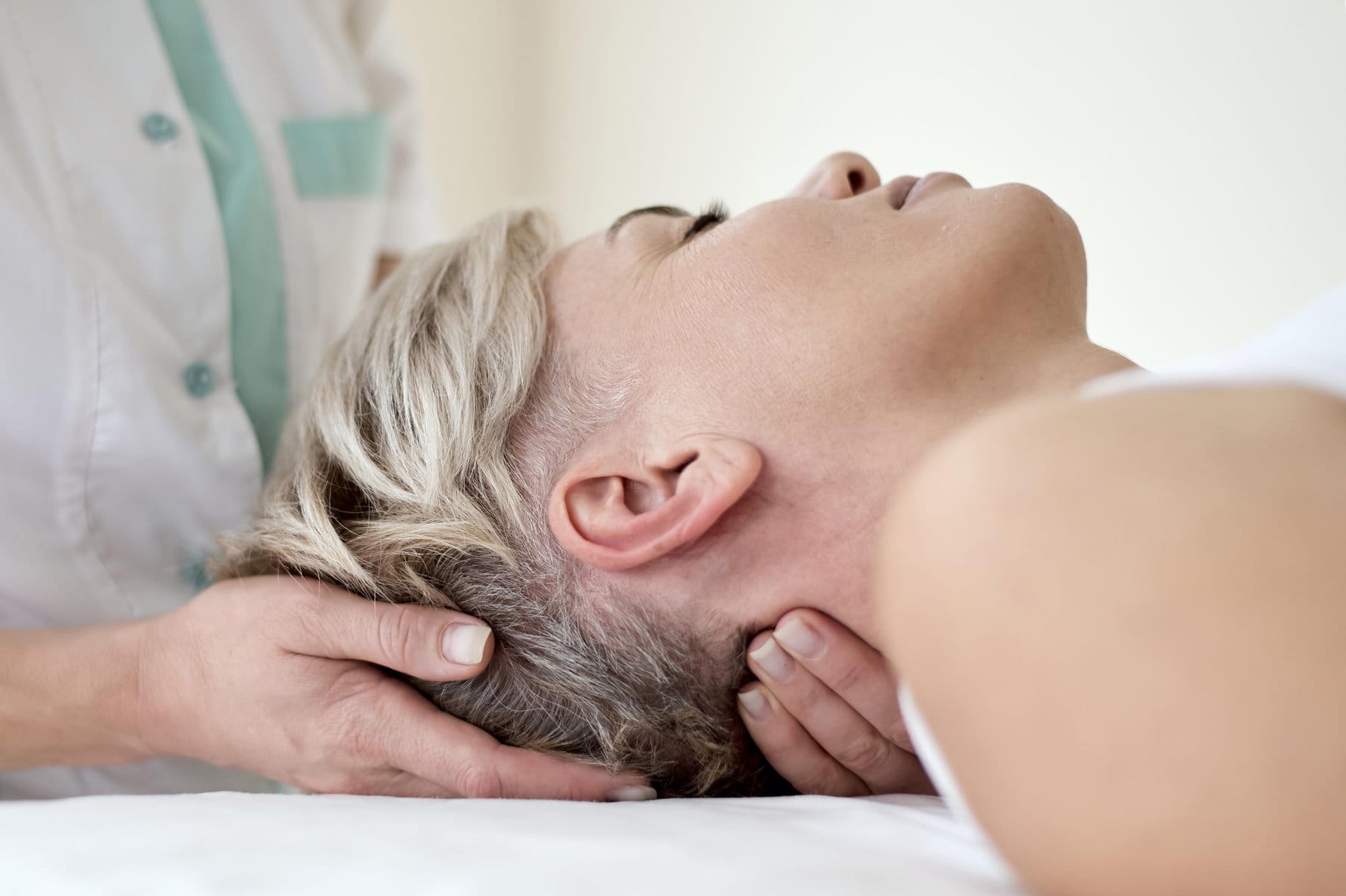 Physiotherapist massage head