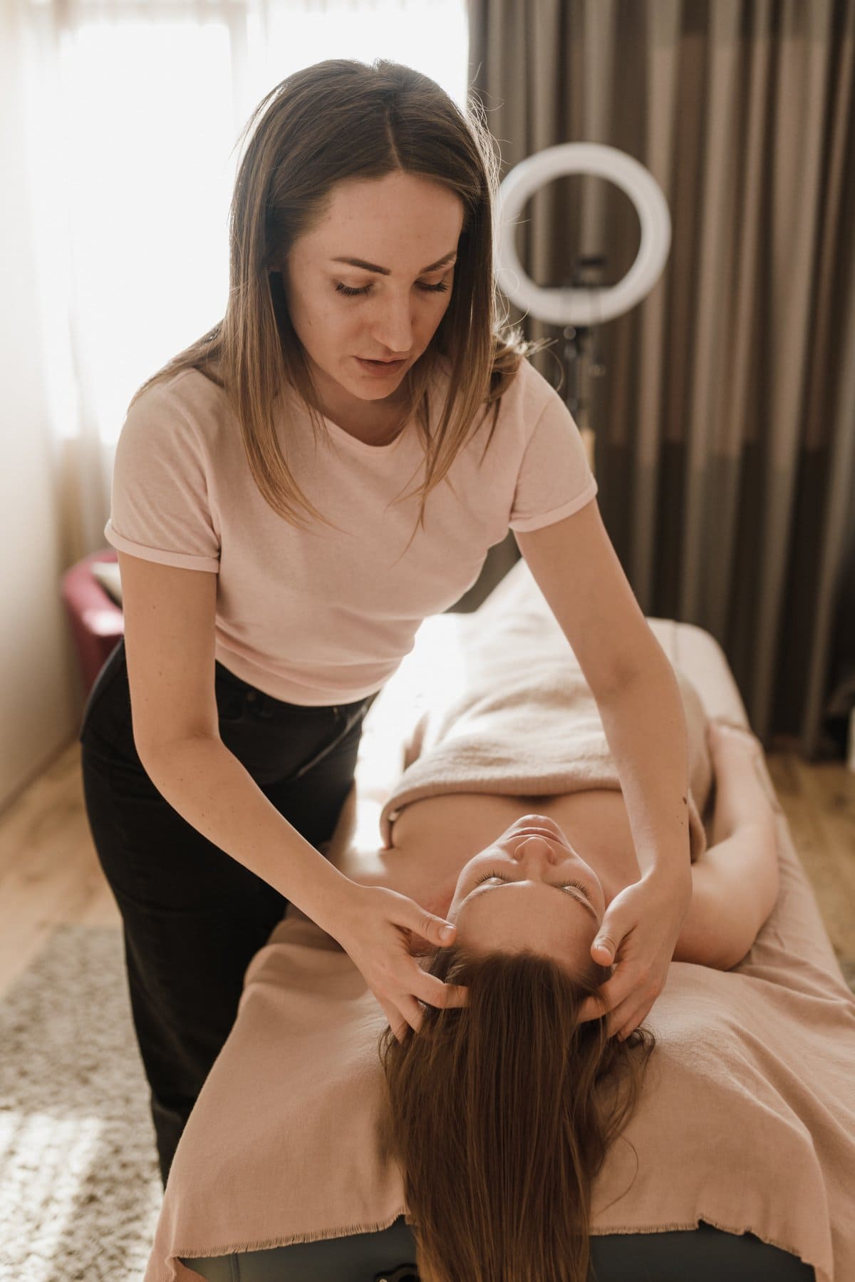 scalp massage to relax muscles